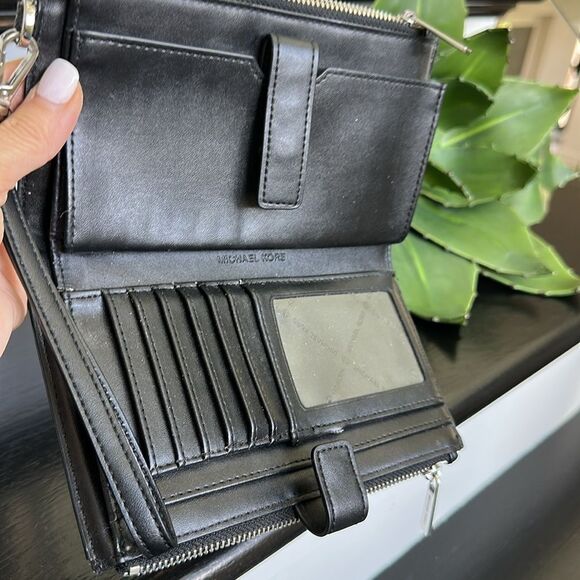 Michael Kors Jet Set Wristlet Wallet Black Signature Logo Zip Around - Picture 10 of 10